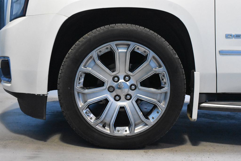 Used 2015 GMC Yukon XL Denali w/ Touring Package AWD/4WD image 27