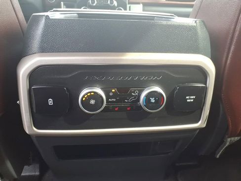 Used 2024 Ford Expedition Limited image 29