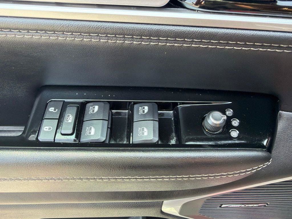 Used 2024 Jeep Wagoneer Series II w/ Flexible Seating Group RWD image 32