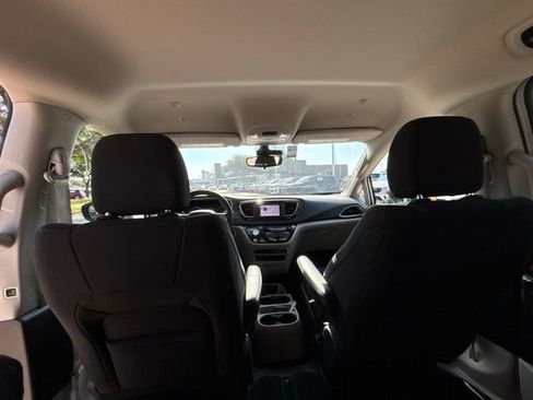 Used 2023 Chrysler Voyager LX FWD image 12