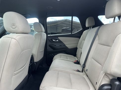 Used 2022 Chevrolet Traverse LS FWD image 22