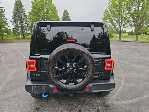 Used 2023 Jeep Wrangler Unlimited Sahara w/ Cold Weather Group AWD/4WD image 5