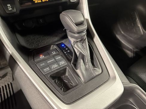 Used 2021 Toyota RAV4 LE image 26