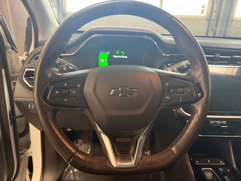 Used 2022 Chevrolet Bolt EUV LT w/ Comfort Package FWD image 9