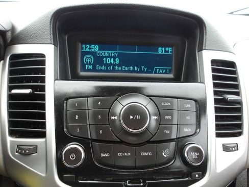 Used 2015 Chevrolet Cruze LT FWD image 12