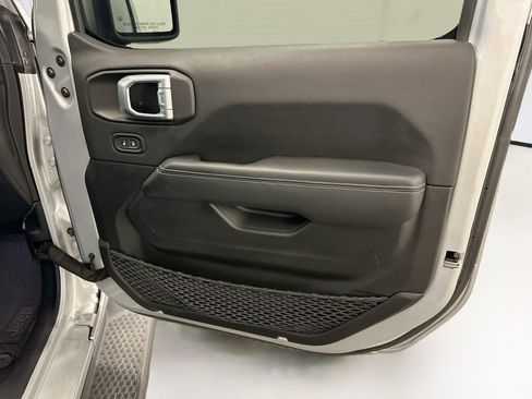 Used 2023 Jeep Wrangler Unlimited Sahara AWD/4WD image 33