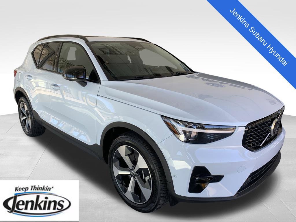 Used 2026 Volvo XC40 B5 Plus AWD/4WD image 1