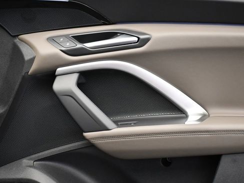 Used 2025 Audi Q5 Premium w/ Convenience Package image 44