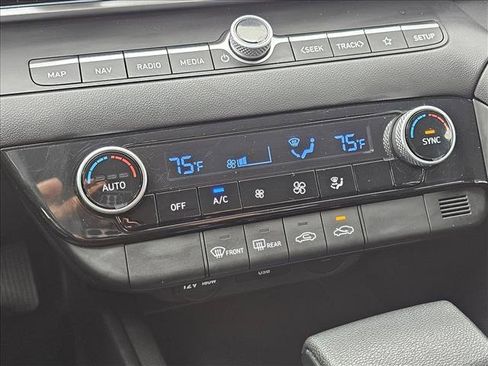 Used 2024 Hyundai Elantra SEL image 27