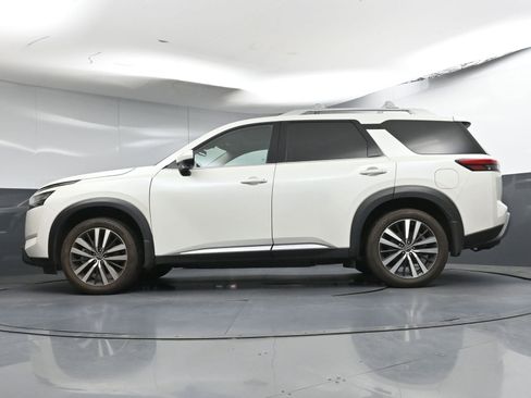 Used 2024 Nissan Pathfinder Platinum w/ Cargo Package AWD/4WD image 33