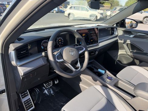 New 2026 Volkswagen Tiguan SE R-Line AWD/4WD image 15
