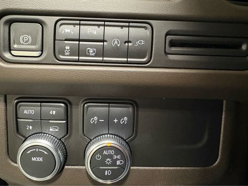 Used 2022 GMC Yukon SLT w/ SLT Luxury Package image 29