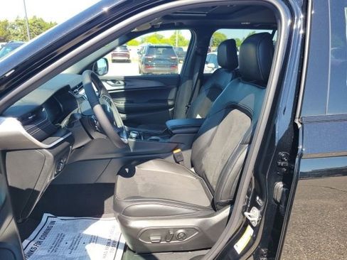 New 2025 Jeep Grand Cherokee Laredo image 17