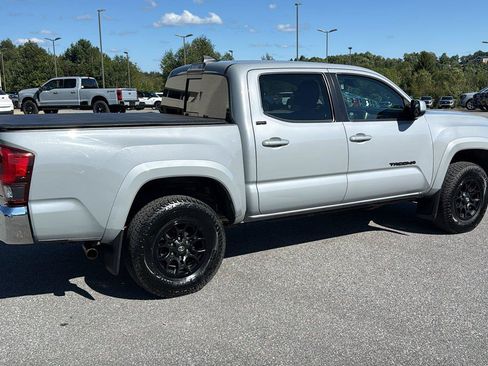 Used 2019 Toyota Tacoma SR5 AWD/4WD image 3