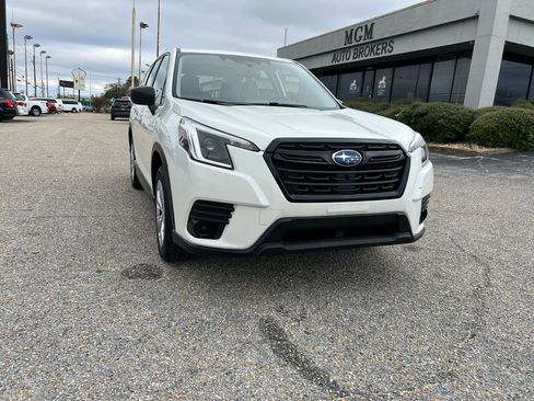 Used 2023 Subaru Forester image 2