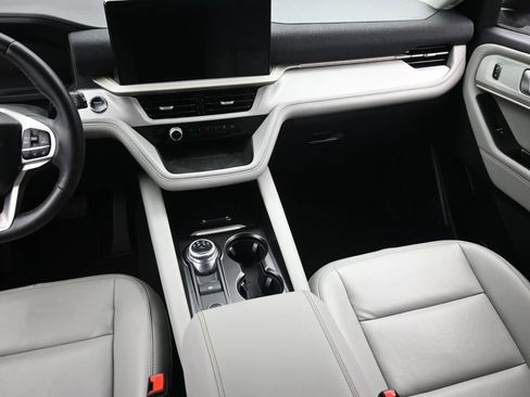 Used 2025 Ford Explorer Active w/ Active Comfort Package AWD/4WD image 16