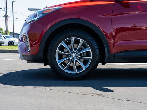 Used 2018 Hyundai Santa Fe SE AWD/4WD image 8