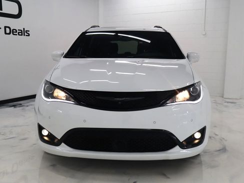 Used 2018 Chrysler Pacifica Touring-L Plus w/ Advanced Safetytec Group FWD image 2