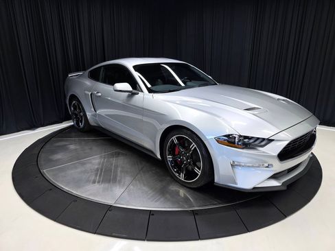 Used 2019 Ford Mustang GT Premium w/ Equipment Group 401A RWD image 16