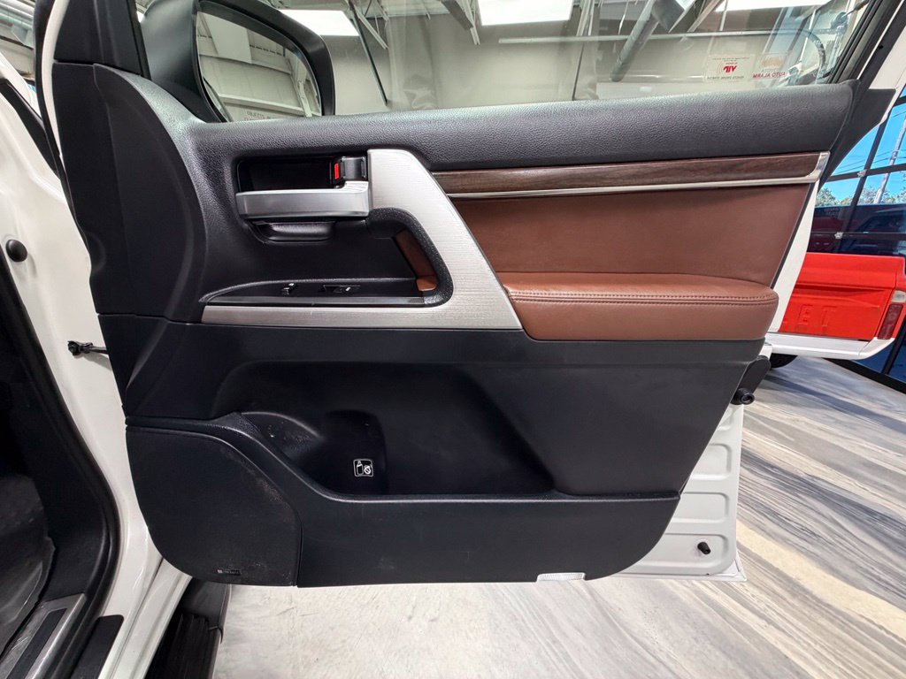 Used 2016 Toyota Land Cruiser AWD/4WD image 53