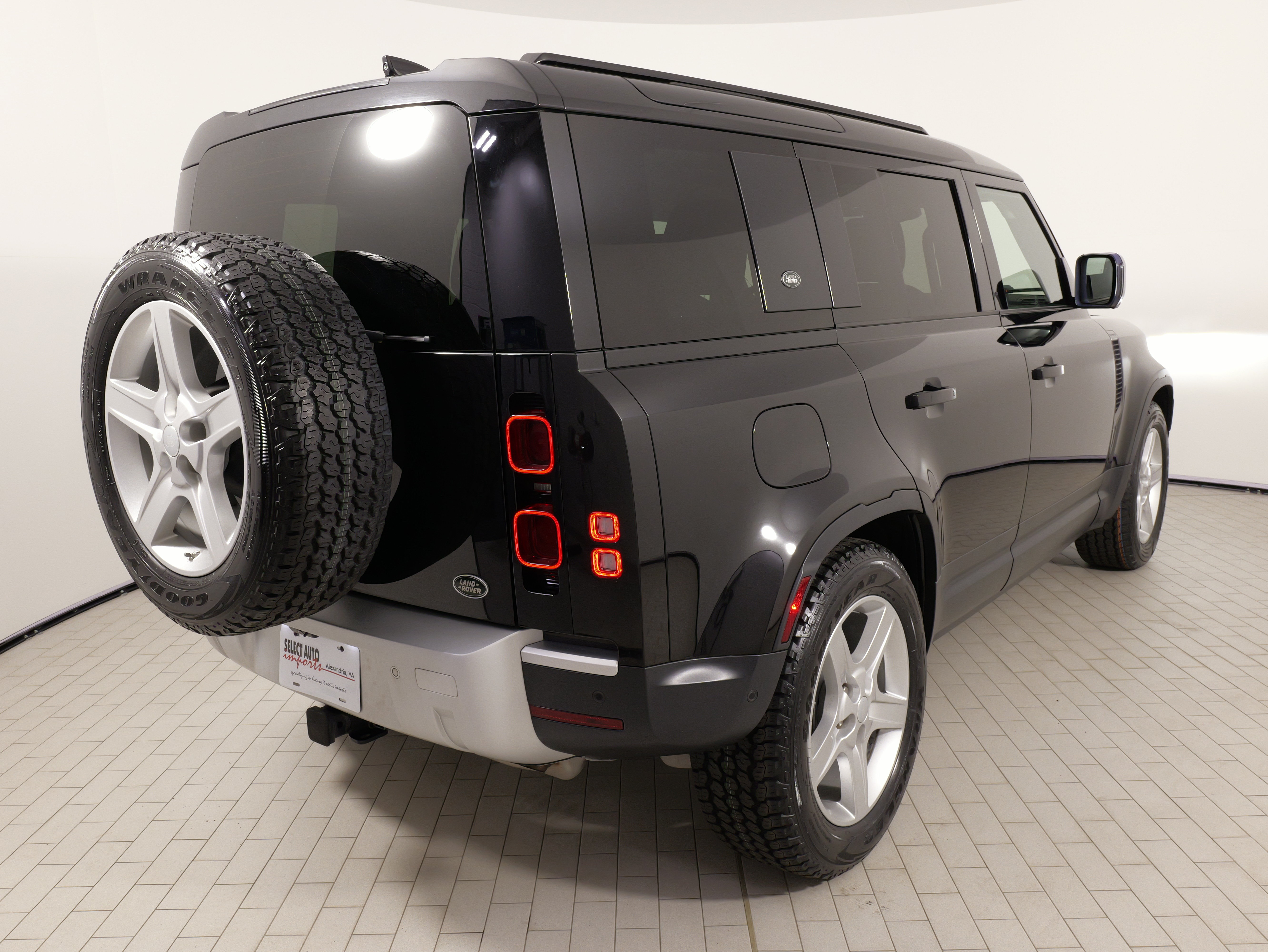 Used 2020 Land Rover Defender 110 SE AWD/4WD image 14