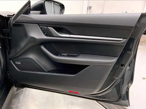 Used 2025 Porsche Taycan image 28