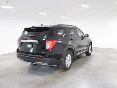 Used 2023 Ford Explorer XLT w/ Equipment Group 202A AWD/4WD image 9