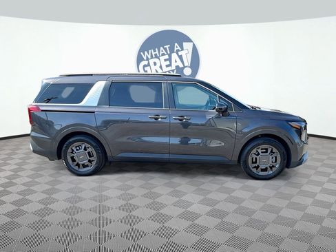 Certified 2025 Kia Carnival EX image 3