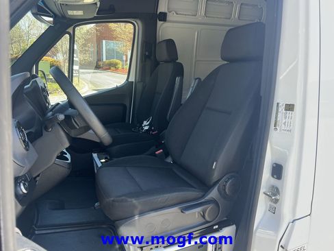 Used 2025 Mercedes-Benz Sprinter 2500 image 18