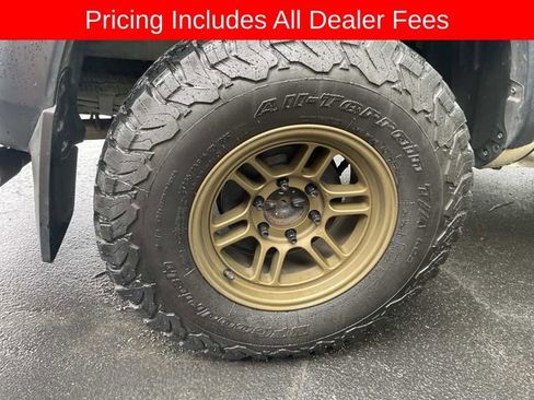 Used 2018 Toyota Tacoma TRD Off-Road AWD/4WD image 8