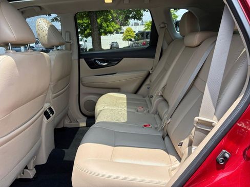 Used 2018 Nissan Rogue SL w/ Premium Package FWD image 17