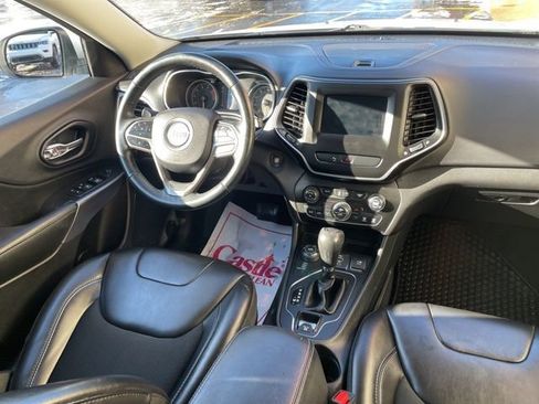 Used 2019 Jeep Cherokee Latitude Plus w/ Comfort/Convenience Group image 18