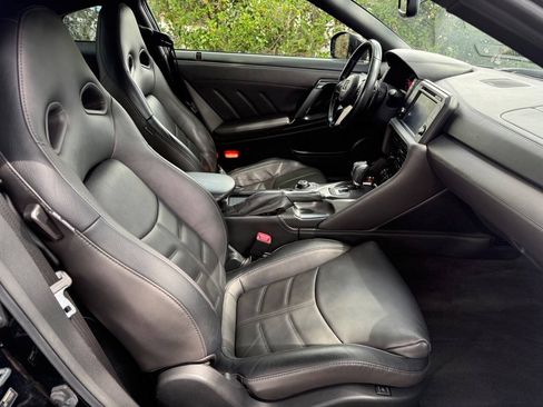 Used 2018 Nissan GT-R Premium w/ Premium Interior Package AWD/4WD image 12