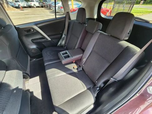 Used 2018 Toyota RAV4 LE FWD image 17