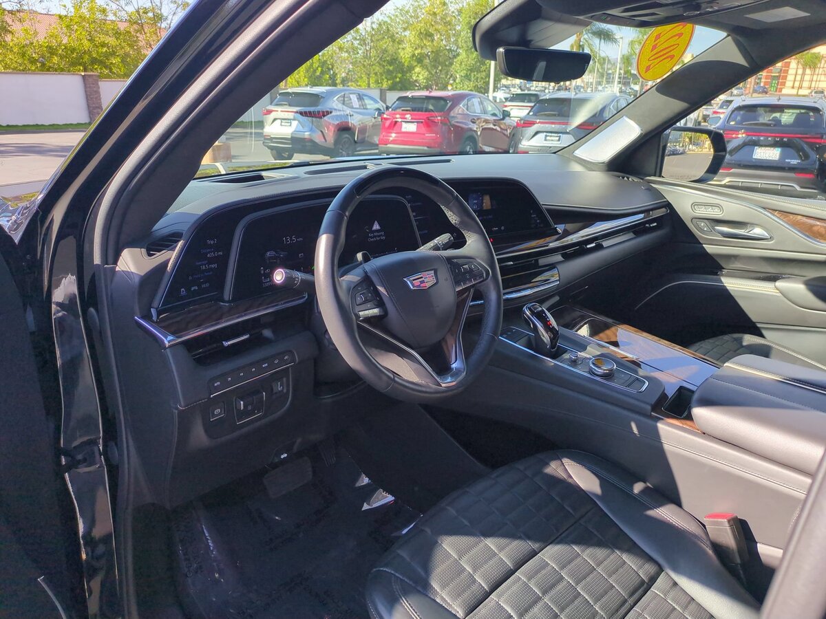 Used 2022 Cadillac Escalade Sport Platinum w/ Heavy-Duty Trailer Package AWD/4WD image 13