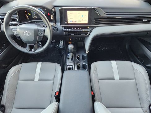 Used 2025 Toyota Camry SE image 20