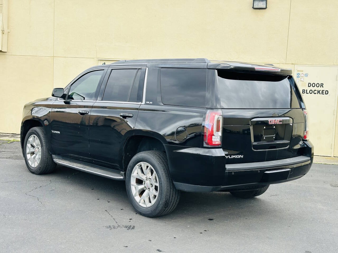 Used 2017 GMC Yukon SLE w/ SLE Value Package AWD/4WD image 5