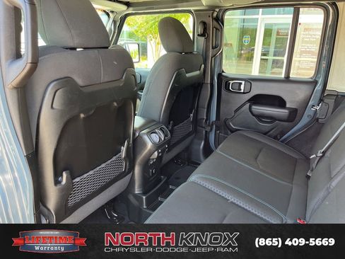 Used 2025 Jeep Wrangler Unlimited Rubicon 4xe w/ Safety Group AWD/4WD image 15
