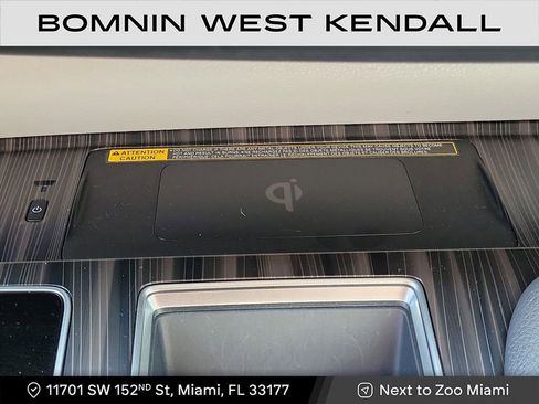 Used 2024 Toyota Sienna Limited image 21