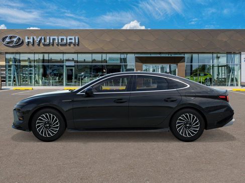 New 2025 Hyundai Sonata Limited image 3