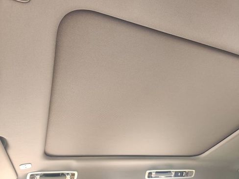 New 2026 Land Rover Range Rover Long Wheelbase SE image 18