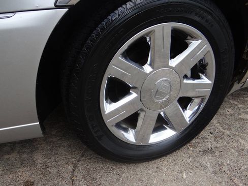 Used 2007 Cadillac DTS Luxury I w/ Sun And Sound Package image 38