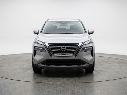 Used 2025 Nissan Rogue SV FWD image 2