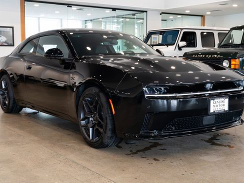 Used 2024 Dodge Charger R/T w/ Plus Group image 3