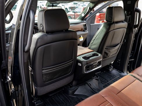 Used 2026 GMC Sierra 3500 Denali Ultimate w/ LPO, Black Badging Package image 34