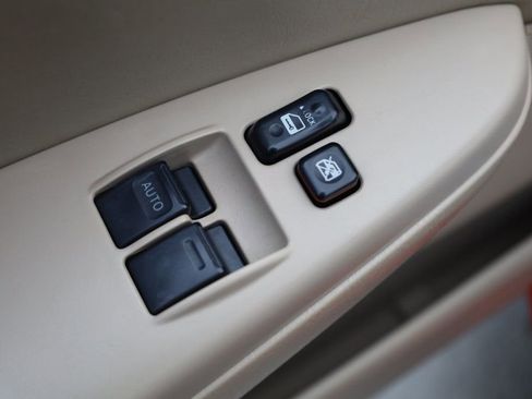 Used 2006 Toyota Solara SLE image 35