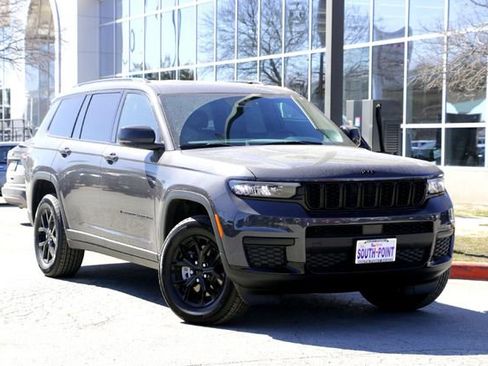 New 2025 Jeep Grand Cherokee L Laredo image 1