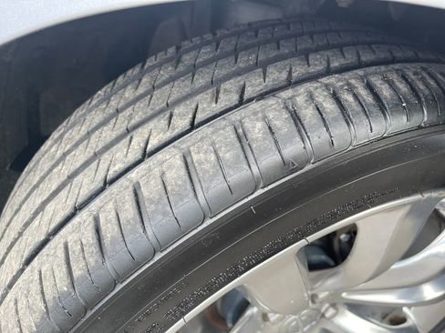 Used 2017 Chrysler 300 Limited RWD image 11