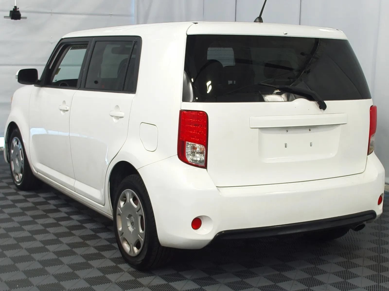 Used 2013 Scion xB FWD image 2