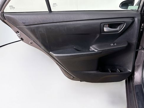 Used 2015 Toyota Camry SE image 25